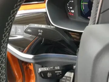 AUDI Q3 45 TFSI e S-Line Navi LED Pano Rückfahrkamera