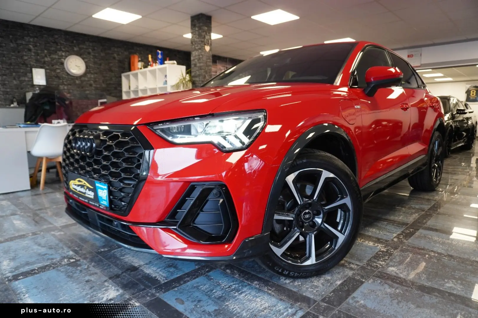 AUDI Q3 Sportback 45 TFSI e S line Matrix Aluräd Navi