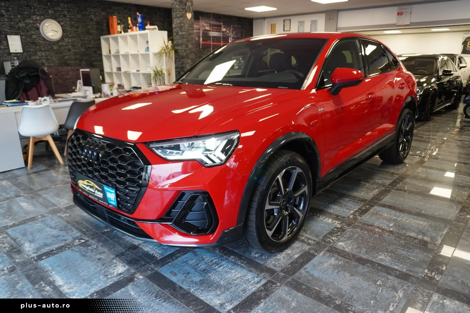 AUDI Q3 Sportback 45 TFSI e S line Matrix Aluräd Navi