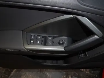 AUDI Q3 Sportback 45 TFSI e S line Matrix Aluräd Navi