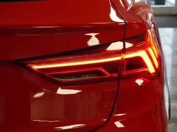 AUDI Q3 Sportback 45 TFSI e S line Matrix Aluräd Navi