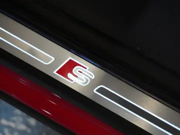 AUDI Q3 Sportback 45 TFSI e S line Matrix Aluräd Navi