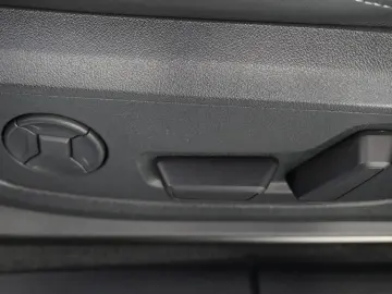 AUDI Q3 Sportback 45 TFSI e S line Matrix Aluräd Navi