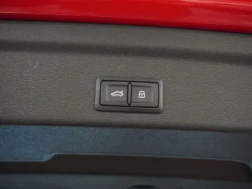 AUDI Q3 Sportback 45 TFSI e S line Matrix Aluräd Navi