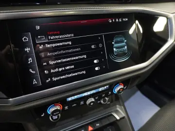 AUDI Q3 Sportback 45 TFSI e S line Matrix Aluräd Navi
