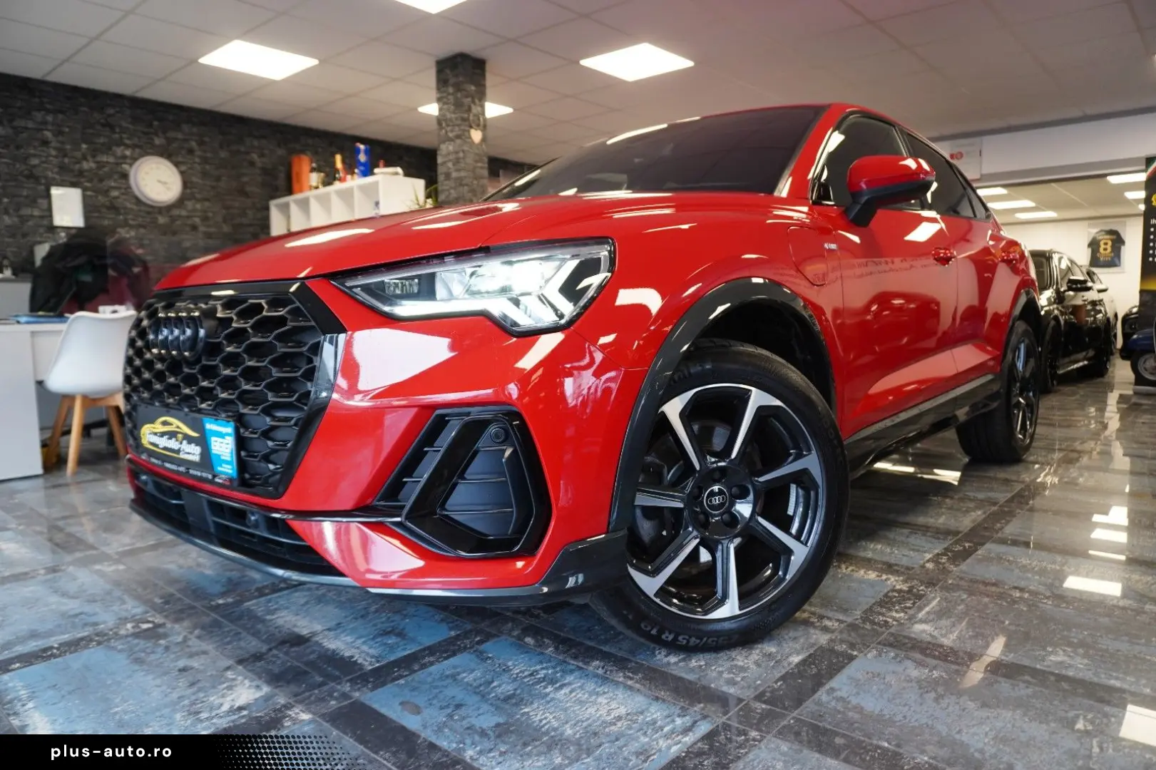 AUDI Q3 Sportback 45 TFSI e S line Matrix Aluräd Navi