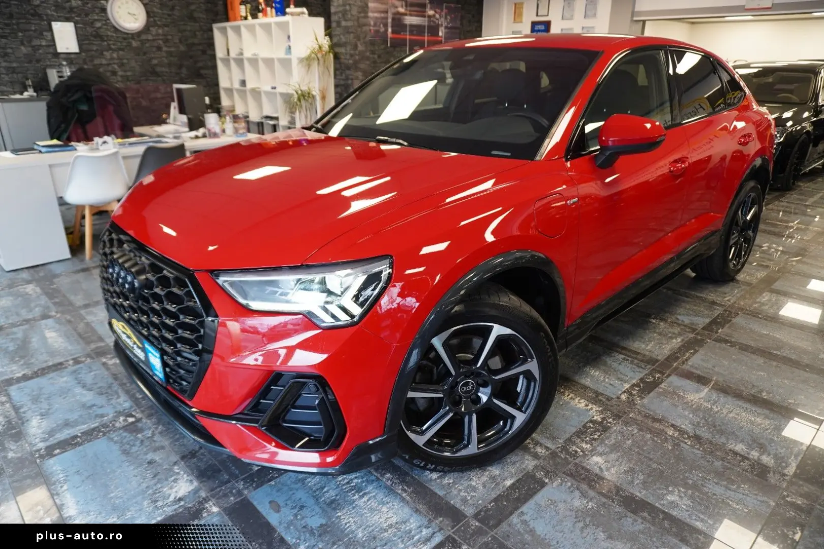 AUDI Q3 Sportback 45 TFSI e S line Matrix Aluräd Navi