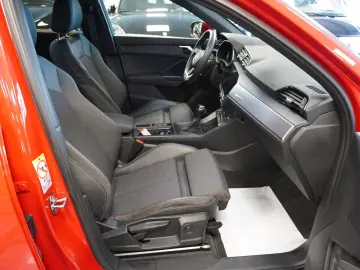 AUDI Q3 Sportback 45 TFSI e S line Matrix Aluräd Navi