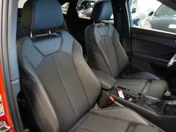 AUDI Q3 Sportback 45 TFSI e S line Matrix Aluräd Navi