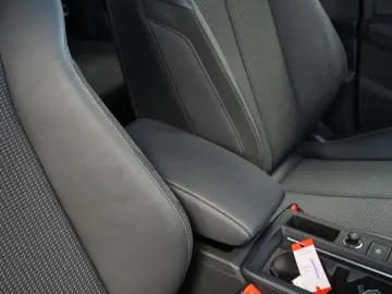 AUDI Q3 Sportback 45 TFSI e S line Matrix Aluräd Navi