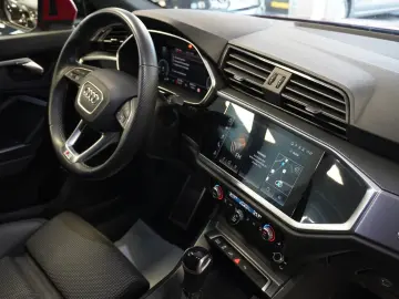 AUDI Q3 Sportback 45 TFSI e S line Matrix Aluräd Navi