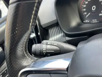 VOLVO XC 40 R Design AWD Bluetooth Navi LED Klima