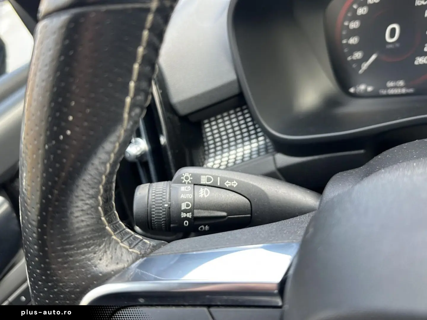 VOLVO XC 40 R Design AWD Bluetooth Navi LED Klima