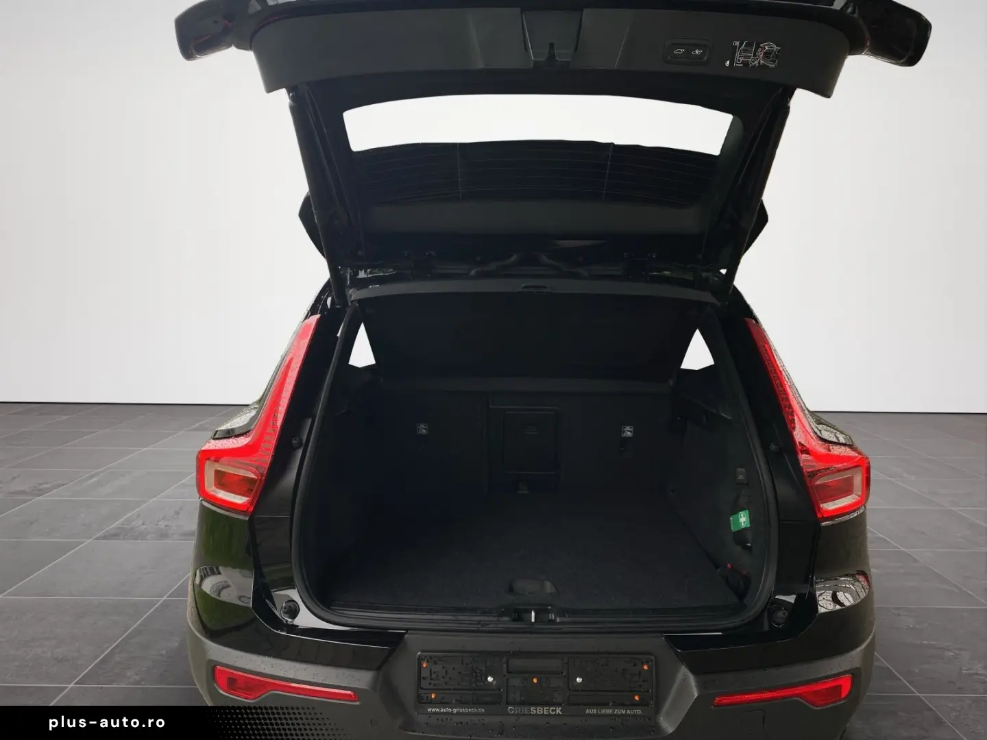 VOLVO XC40 Momentum Pro FLA SpurH el.Heck LM LED