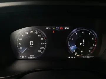 VOLVO XC40 Momentum Pro FLA SpurH el.Heck LM LED