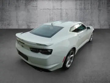 Chevrolet Camaro 2SS 6.2 V8
