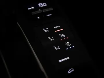 PORSCHE Macan T  ACC PANO LUFT AHK BOSE PDLS