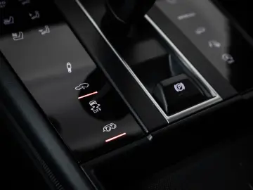 PORSCHE Macan T  ACC PANO LUFT AHK BOSE PDLS