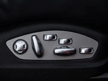 PORSCHE Macan T  ACC PANO LUFT AHK BOSE PDLS