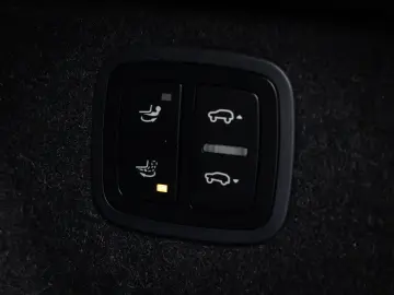 PORSCHE Macan T  ACC PANO LUFT AHK BOSE PDLS