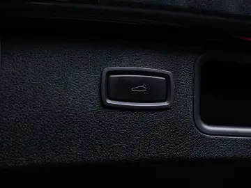 PORSCHE Macan T  ACC PANO LUFT AHK BOSE PDLS