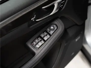 PORSCHE Macan S BOSE PASM Sportabgasanlage Surround View