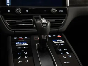 PORSCHE Macan S BOSE PASM Sportabgasanlage Surround View