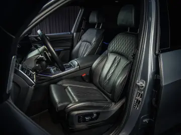 BMW X7 M60i xDrive  Sky Lounge  M Pro  B&W  7 locuri