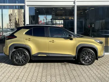 TOYOTA Yaris Cross Hybrid 1.5 VVT-i AWD-i Adventure