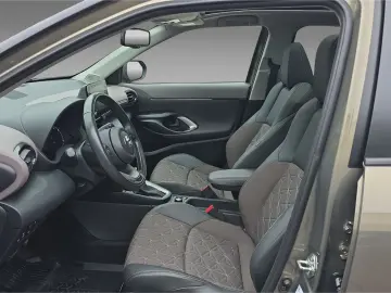 TOYOTA Yaris Cross Hybrid AWD-i Elegant Navi 360 Kamera