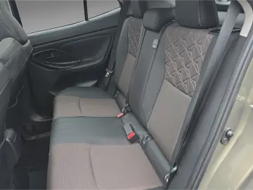 TOYOTA Yaris Cross Hybrid AWD-i Elegant Navi 360 Kamera