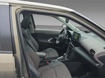 TOYOTA Yaris Cross Hybrid AWD-i Elegant Navi 360 Kamera
