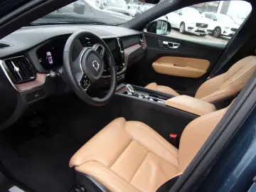 VOLVO XC60 B4 PlusDark AWD Ventilation 360 Panoramic BrownL