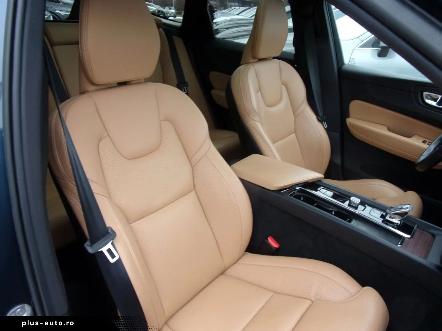 VOLVO XC60 B4 PlusDark AWD Ventilation 360 Panoramic BrownL