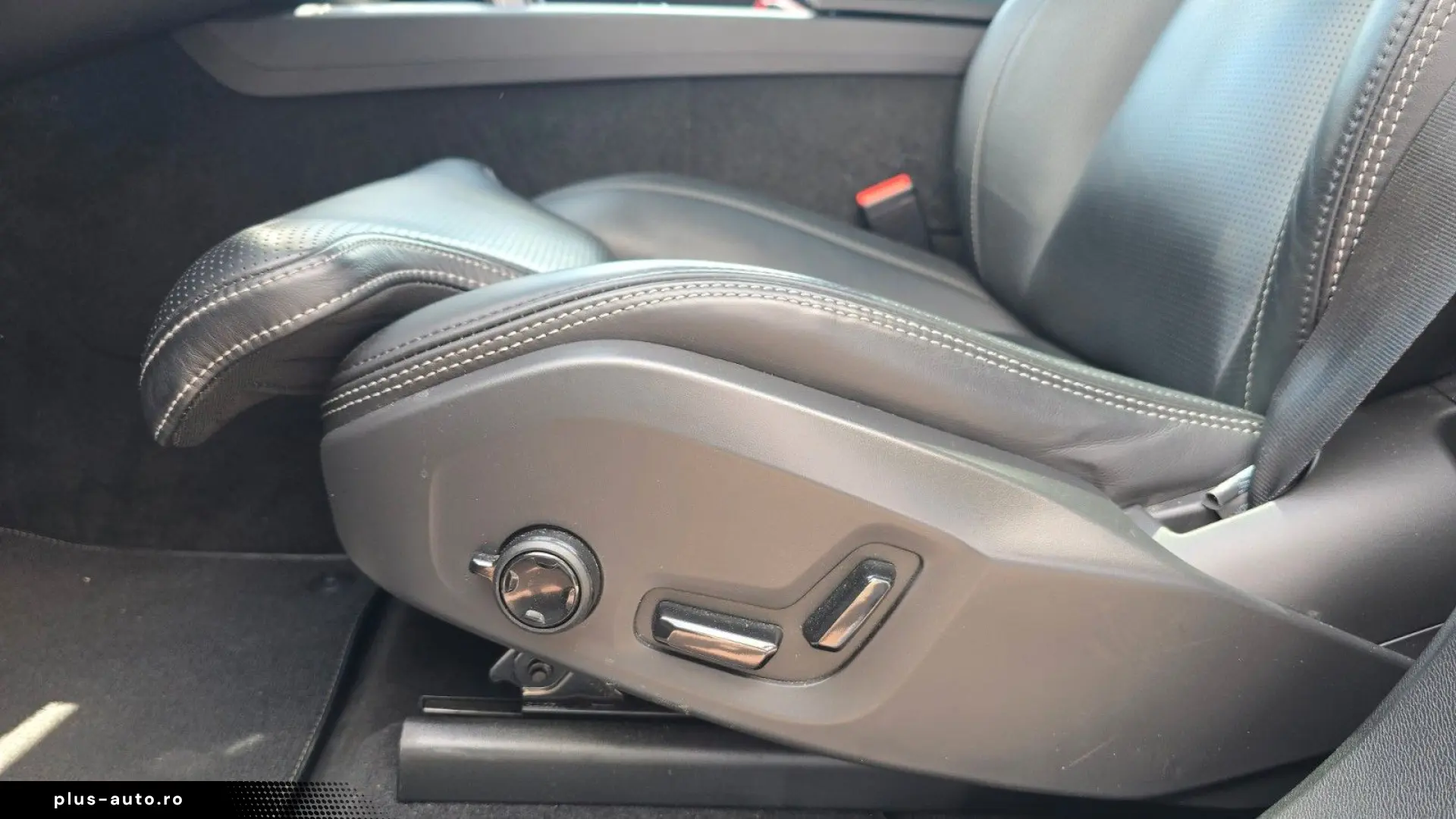 VOLVO XC60 T8 AWD R Design AirSusp Bowers&W Ventilation 360