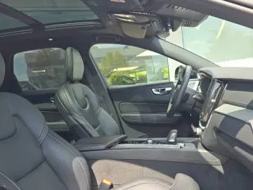 VOLVO XC60 T8 AWD R Design AirSusp Bowers&W Ventilation 360