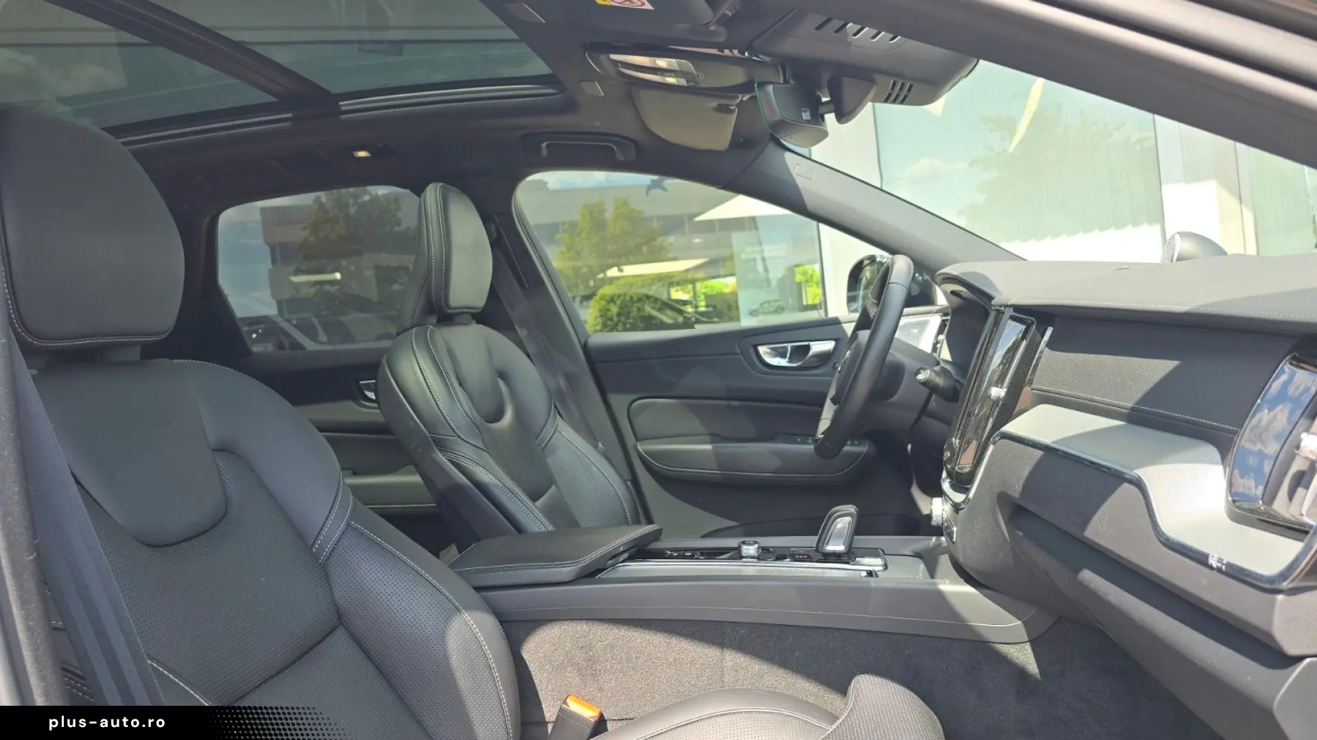 VOLVO XC60 T8 AWD R Design AirSusp Bowers&W Ventilation 360