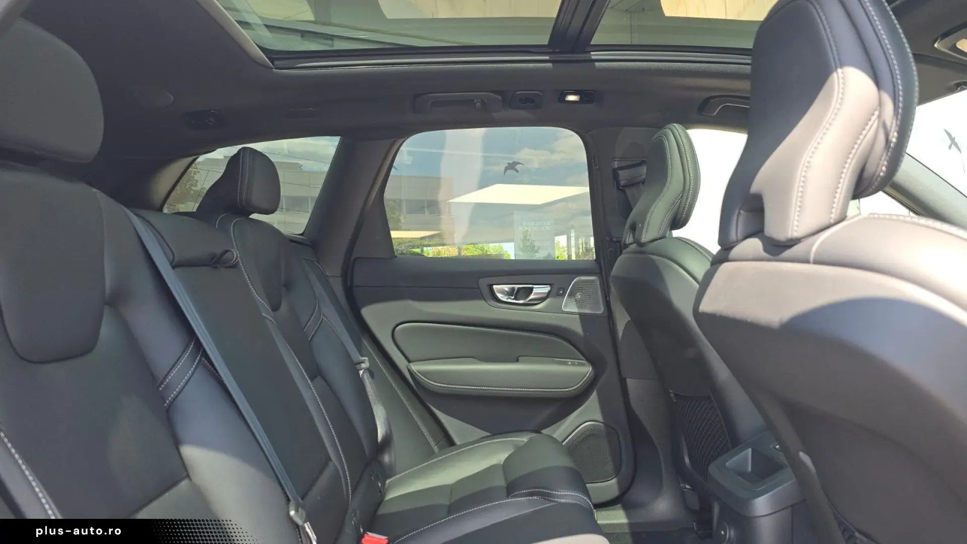 VOLVO XC60 T8 AWD R Design AirSusp Bowers&W Ventilation 360