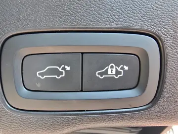 VOLVO XC60 T8 AWD R Design AirSusp Bowers&W Ventilation 360