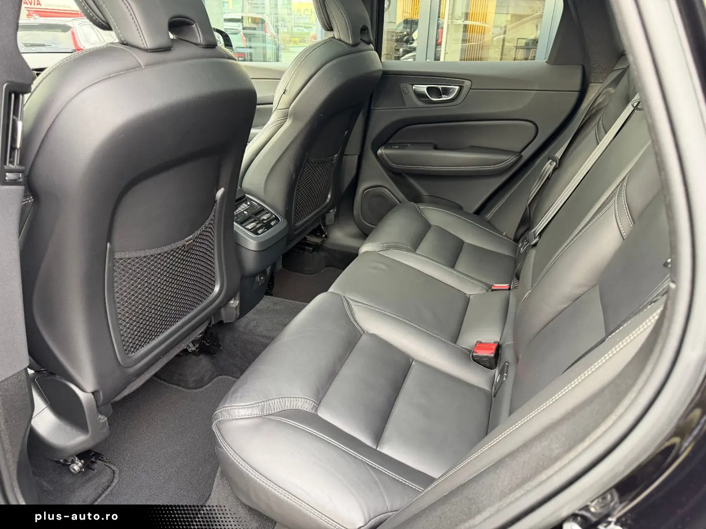 VOLVO XC60 B5 AWD Ultimate Dark 360 Massage Ventil HK