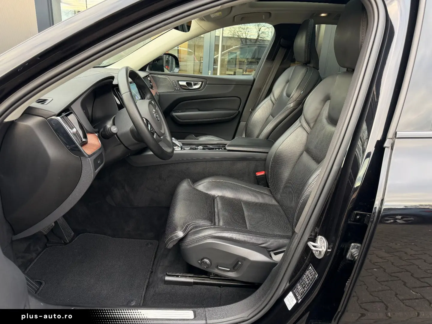 VOLVO XC60 B5 AWD Ultimate Dark 360 Massage Ventil HK