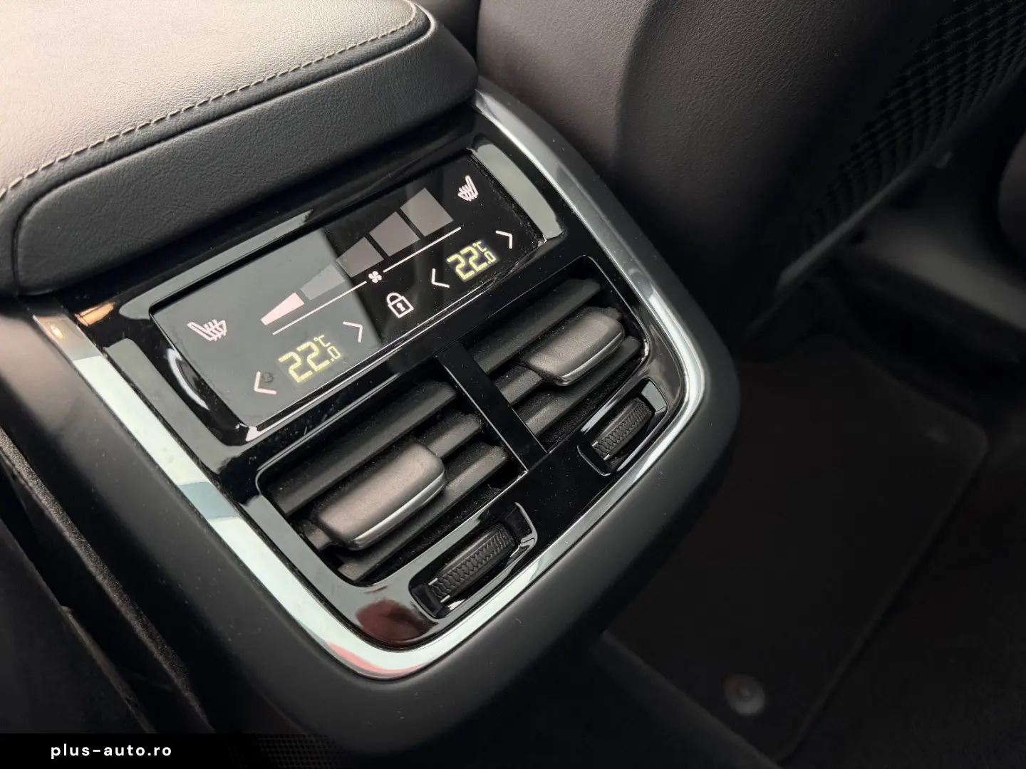 VOLVO XC60 B5 AWD Ultimate Dark 360 Massage Ventil HK