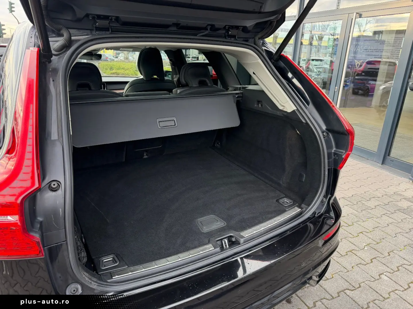 VOLVO XC60 B5 AWD Ultimate Dark 360 Massage Ventil HK