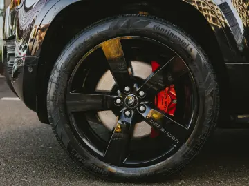 Land Rover Defender 110 X P400