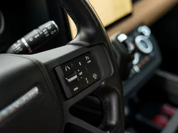 Land Rover Defender 110 X P400