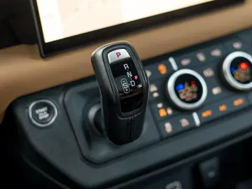 Land Rover Defender 110 X P400