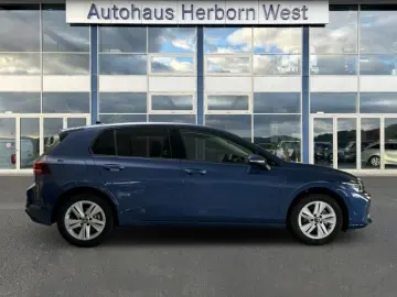 VW Golf VIII 1.5 eTSI Life DSG LED Navi Allwetterre