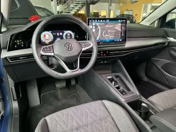 VW Golf VIII 1.5 eTSI Life DSG LED Navi Allwetterre