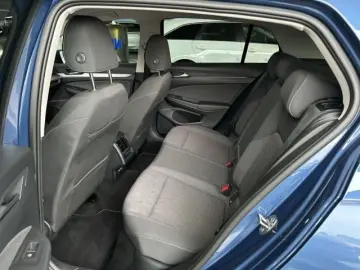 VW Golf VIII 1.5 eTSI Life DSG LED Navi Allwetterre