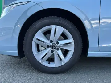 VW Golf VIII 1.5 eTSI Life DSG LED Navi Allwetterre